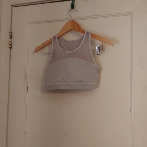 3/50⚡Lululemon move sports bra with polka dots - Picture 4 of 8